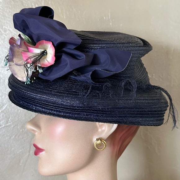 FGETCHING 1950s\' NAVY STRAW HAT + FABRIC PANSIES, TAFFETA BOWS & VEILING